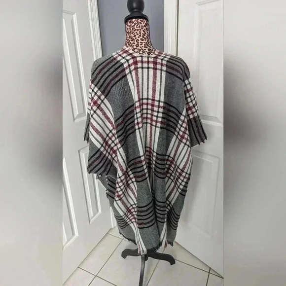 Quagga Plaid Print Poncho With Pockets One Size (EUC) - Picture 13 of 14